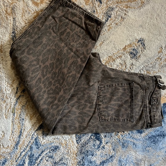 BDG Cheetah Print Jeans - Picture 3 of 6